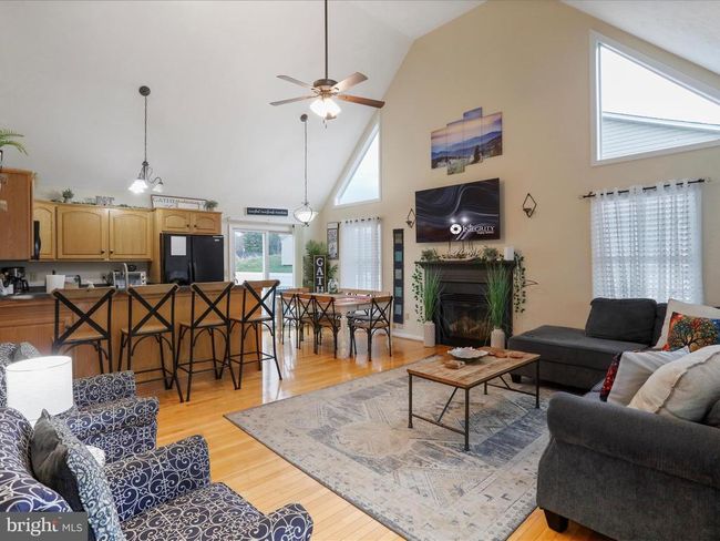 317 Locustdale Loop, House other with 3 bedrooms, 3 bathrooms and null parking in SHENANDOAH VA | Image 4