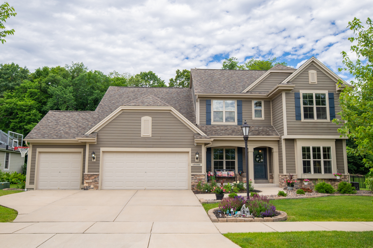 Coneflower Cir, Germantown, WI 53022