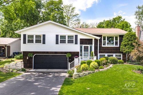 1613 Swallow St, Naperville, IL, 60565-2331 | Card Image