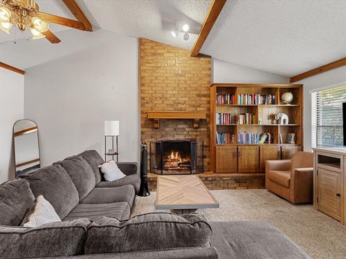 1717 Crest Cir, Midwest City, OK, 73130-6518 | Card Image