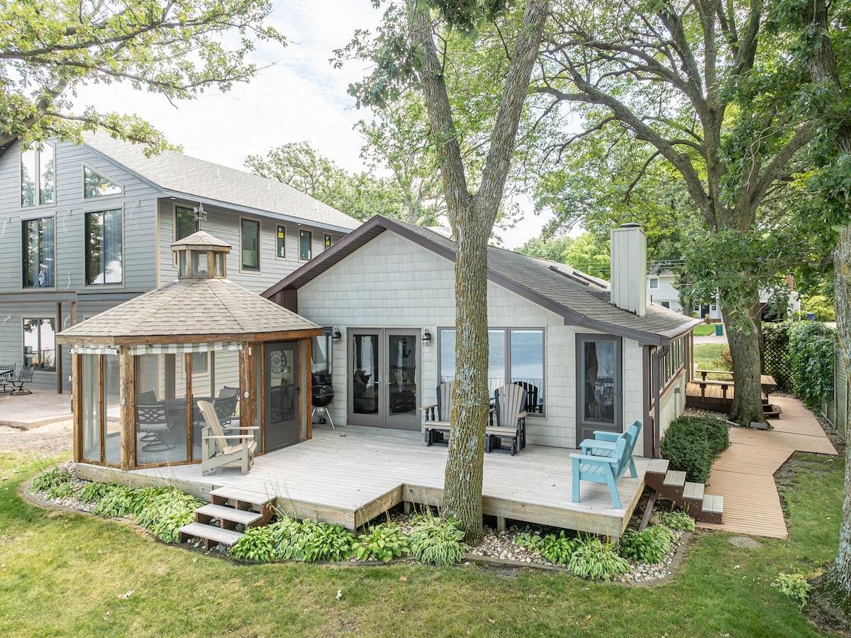 8th St, Spirit Lake, IA 51360
