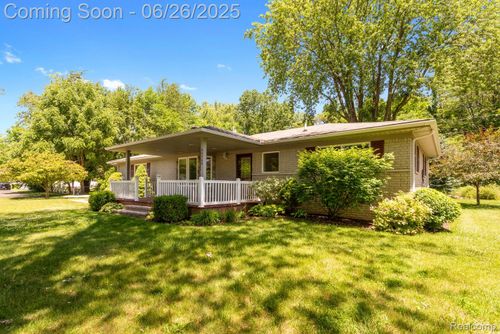 25762 Strath Haven Dr, Novi, MI, 48374-2341 | Card Image