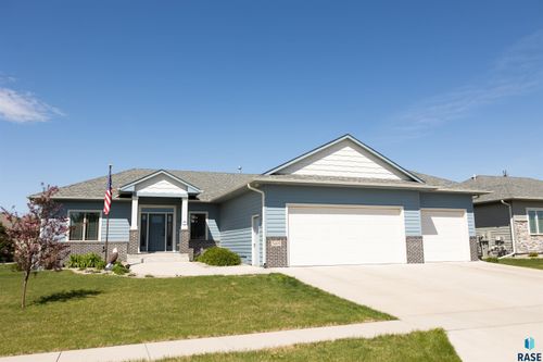 5405 Coneflower Cir S Circle S, Sioux Falls, SD, 57108 | Card Image