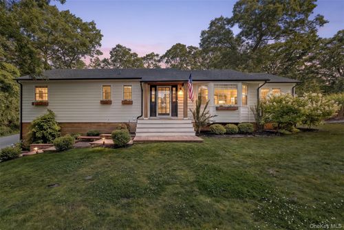 3 Russell Dr, Wading River, NY, 11792-9516 | Card Image