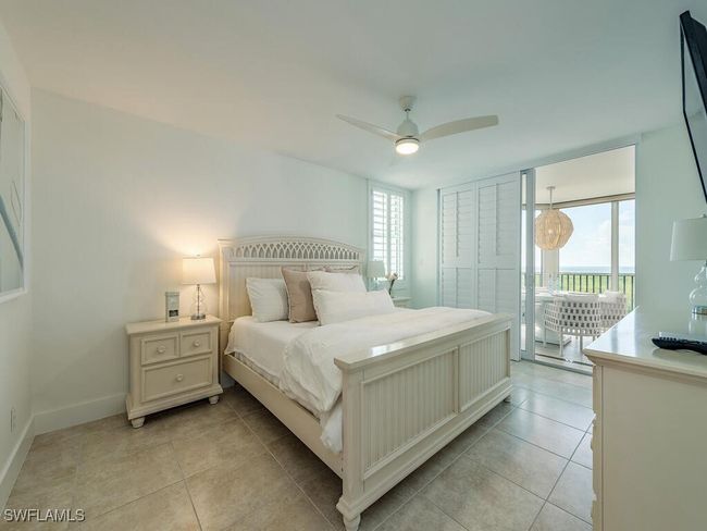 APT-802 - 6573 Marissa Loop, Condo with 2 bedrooms, 2 bathrooms and null parking in NAPLES FL | Image 8