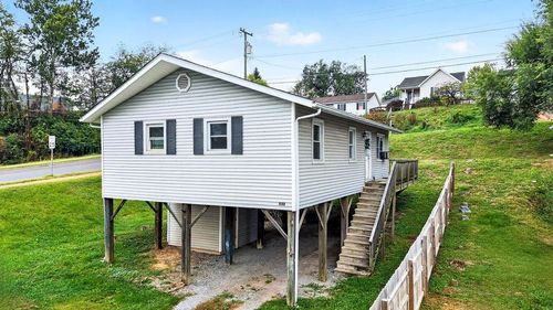 848 Fairfax Ave, Waynesboro, VA, 22980-6021 | Card Image