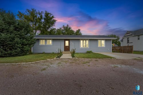 306 W North Maple St, Beresford, SD, 57004-1220 | Card Image