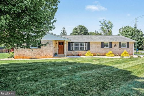 930 Hamilton St, CARLISLE, PA, 17013-1525 | Card Image