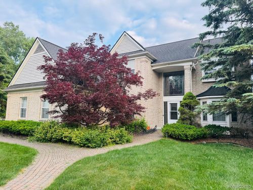 29301 Morningview, Farmington Hills, MI, 48334-4002 | Card Image