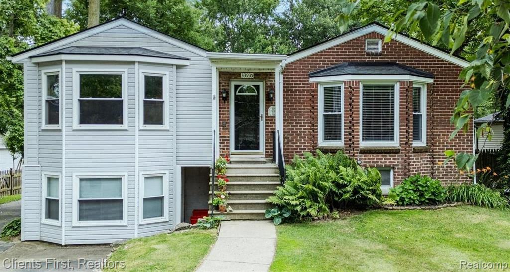 Orangelawn St, Livonia, MI 48150