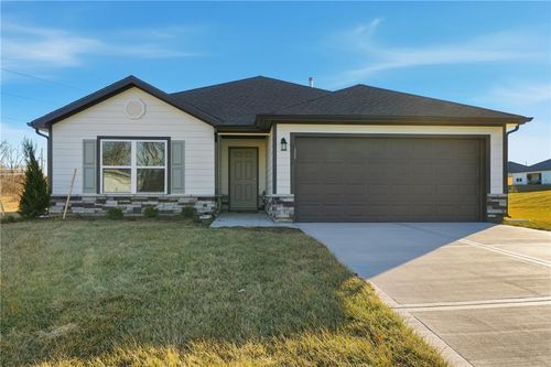 637 W Bluebird St, Gardner, KS, 66030-2264 | Card Image