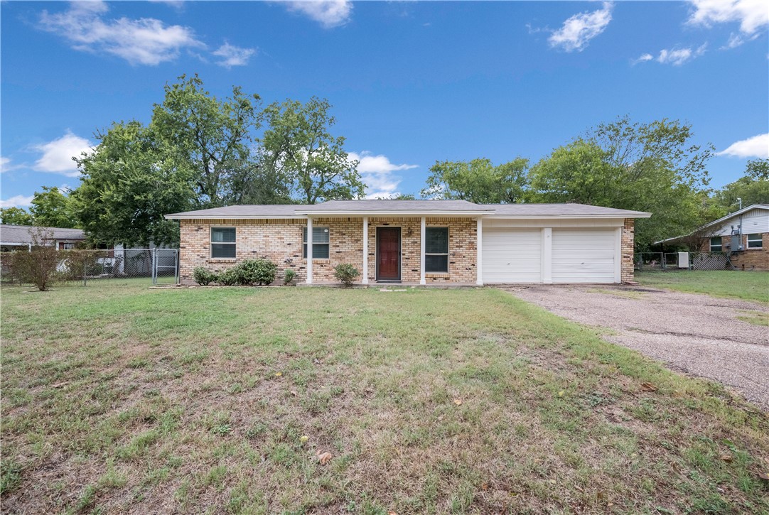 Peer Dr, Hewitt, TX 76643