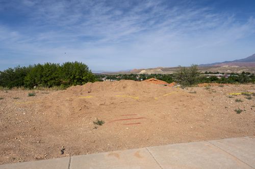323 N 200 E, La Verkin, UT, 84745-1207 | Card Image