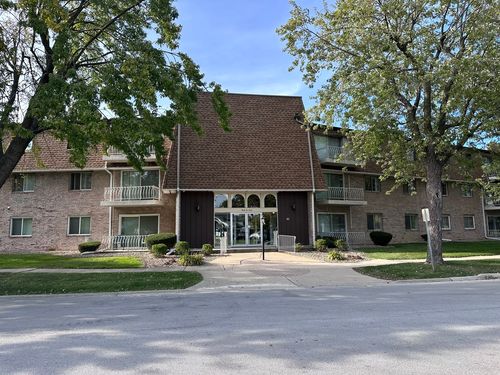 apt-130-3240 N Manor Dr, Lansing, IL, 60438-3630 | Card Image
