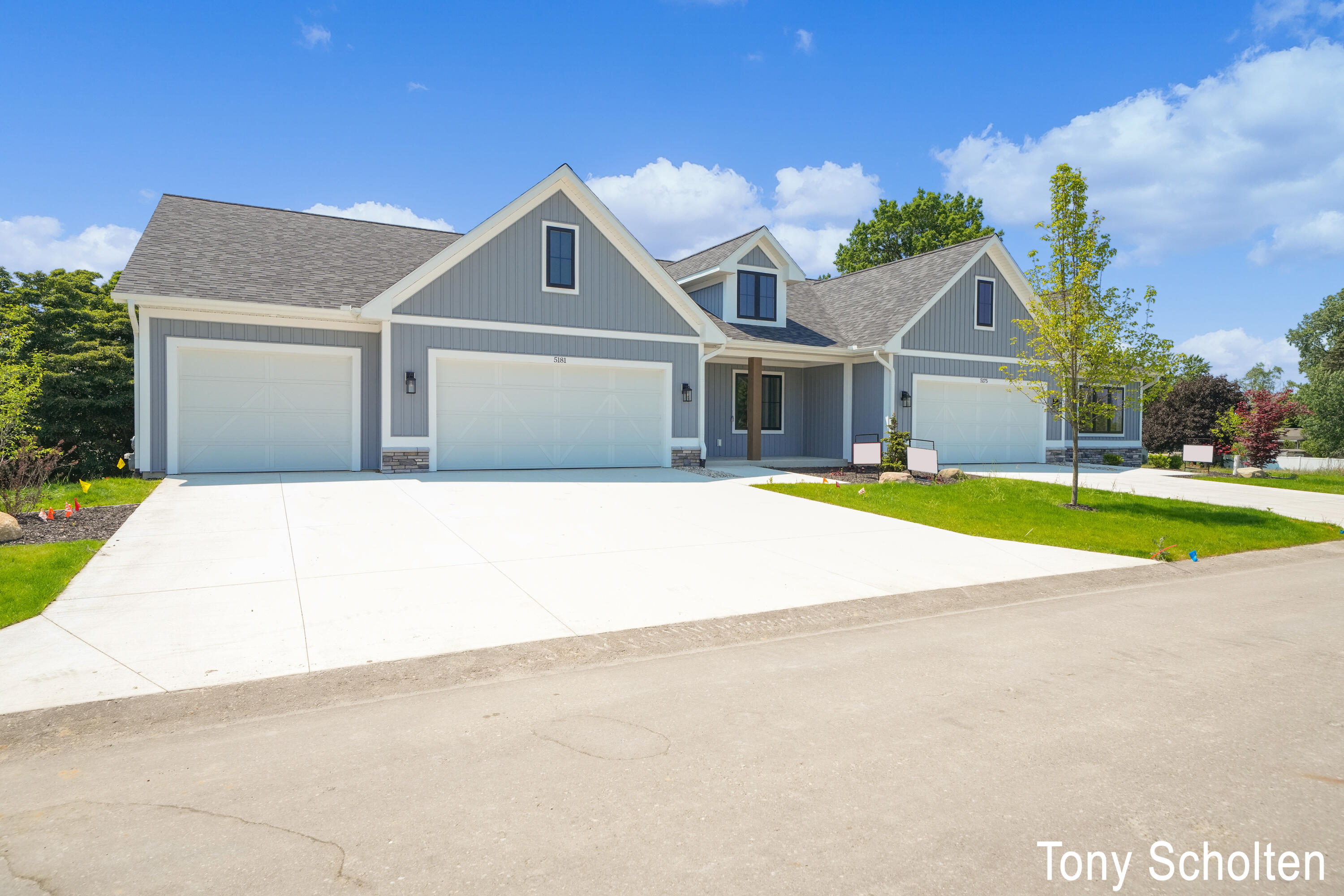 Blendon Meadow Cir, Hudsonville, MI 49426