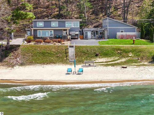 7878 Peninsula Dr, Traverse City, MI, 49686-1632 | Card Image