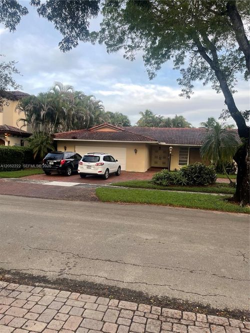 16120 E Troon Cir, Miami Lakes, FL, 33014-6557 | Card Image