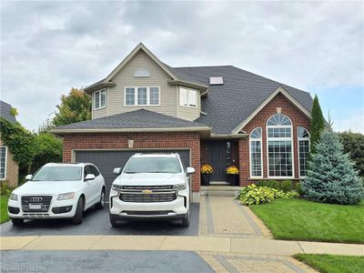 520 Pine Hollow Crt, House other with 5 bedrooms, 3 bathrooms and 5 parking in Kitchener ON | Image 1