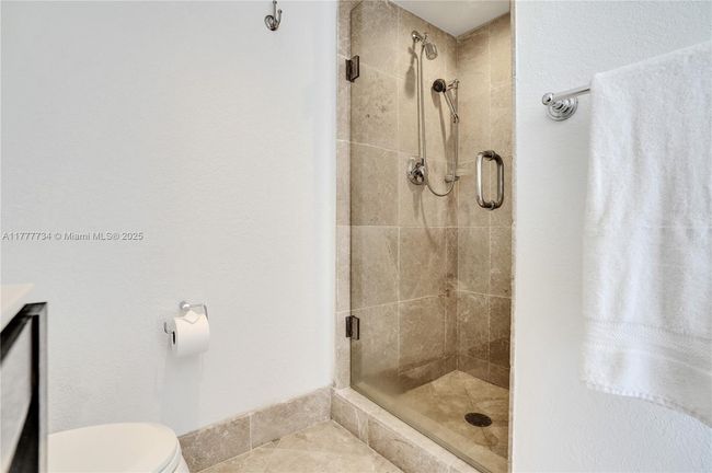 UNIT-5 - 100 S Pointe Dr, Condo with 1 bedrooms, 1 bathrooms and null parking in Miami Beach FL | Image 10