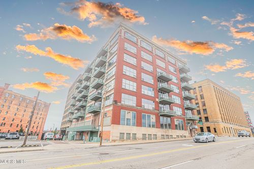 745 Washington St, Toledo, OH, 43604-5909 | Card Image