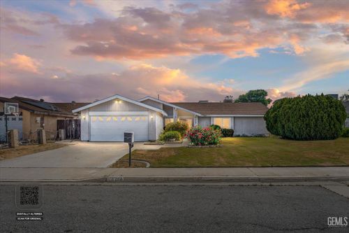 6200 Summerfield Dr, Bakersfield, CA, 93313-3459 | Card Image