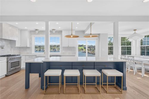 3 Narragansett Blvd, Portsmouth, RI, 02871-5807 | Card Image