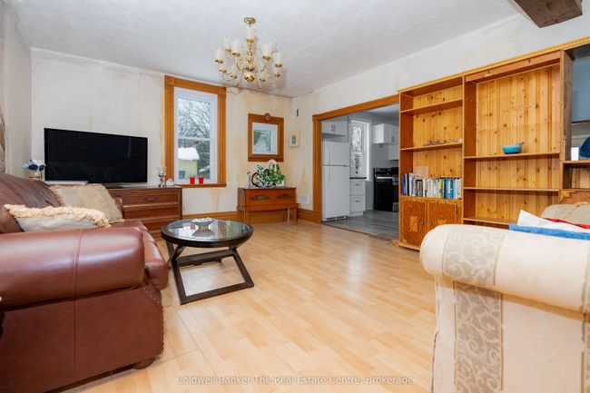 24 Elizabeth St W, House other with 3 bedrooms, 2 bathrooms and 4 parking in Creemore ON | Image 6