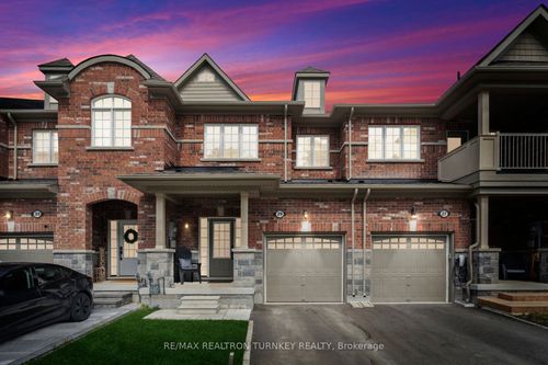 29 Anne Pegg Cres, Sutton West, ON, L0E1R0 | Card Image