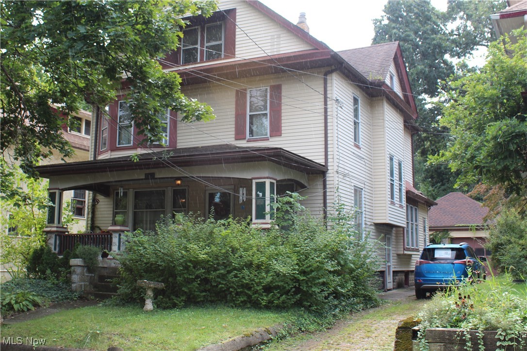 Cloverdale Ave, Akron, OH 44302