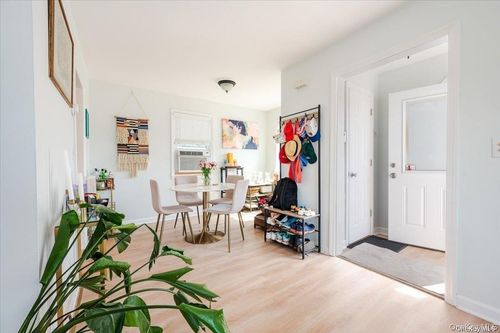 upper-505 E Broadway, Long Beach, NY, 11561-4520 | Card Image