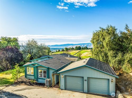 3530 Burchvale Rd, Wenatchee, WA, 98801-9648 | Card Image