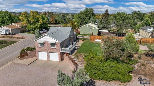 537 S 16th St, Hot Springs, SD, 57747-2738 | Card Image