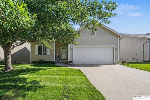 15507 Armstrong St, Omaha, NE, 68116-4364 | Card Image