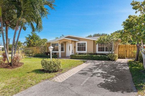 272 Ne 13th St, Delray Beach, FL, 33444-4160 | Card Image