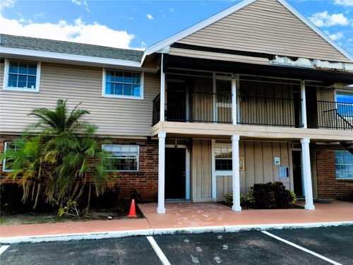 805-200 Country Club Dr, LARGO, FL, 33771-2280 | Card Image