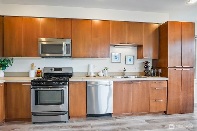 1214 N Northgate Way, Townhouse with 3 bedrooms, 2 bathrooms and 1 parking in Seattle WA | Image 17