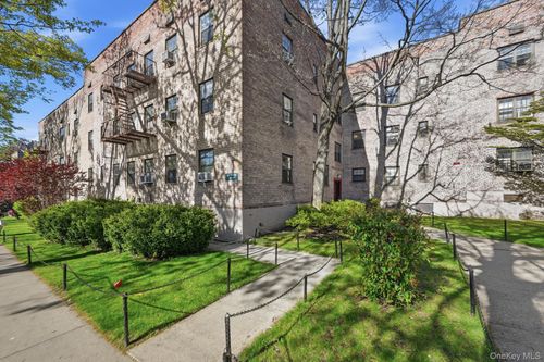 2d-7837 Main St, Flushing, NY, 11367-3557 | Card Image