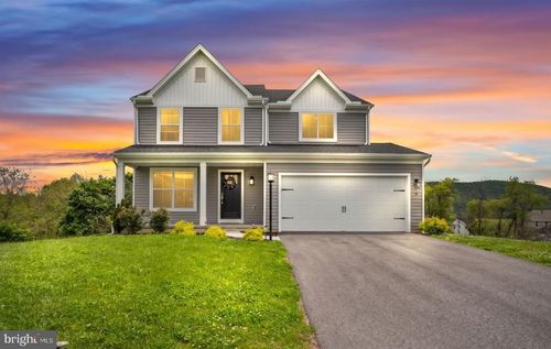 8 Weston Cir, DUNCANNON, PA, 17020-9642 | Card Image