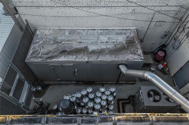 8X19 Outside refrigerated cooler | Image 64