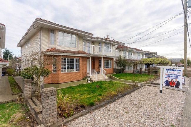 8166 11 Th Avenue, House other with 8 bedrooms, 5 bathrooms and 2 parking in Burnaby BC | Image 2