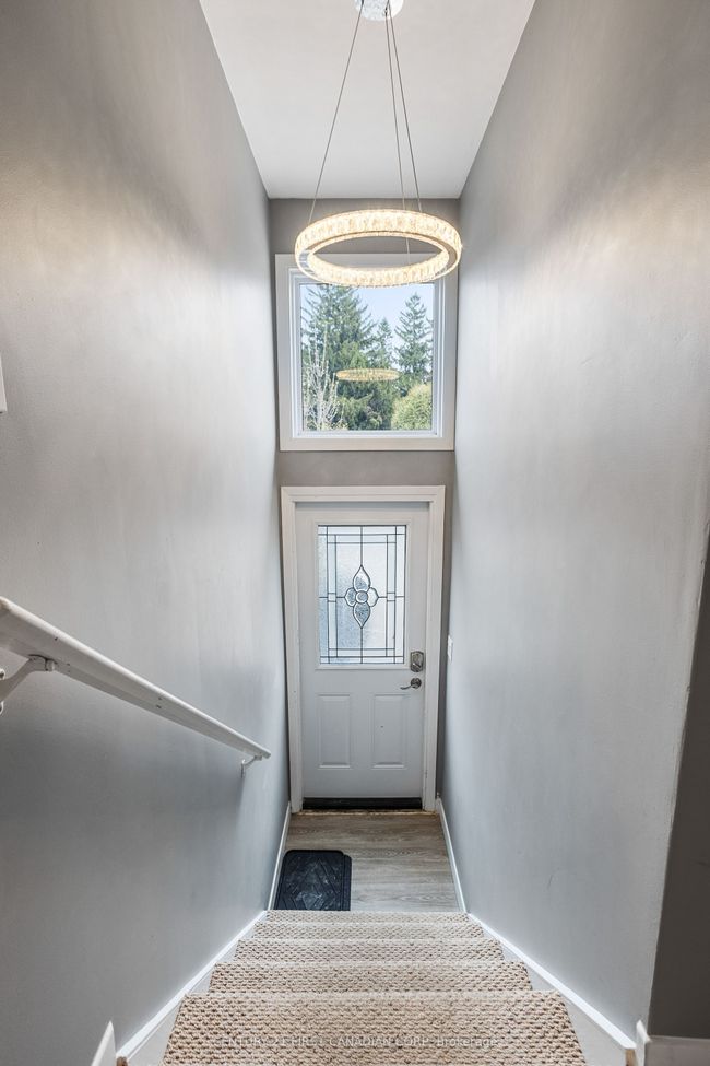 103-105 Main St S, Home with 4 bedrooms, 2 bathrooms and 5 parking in Exeter ON | Image 9