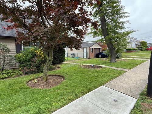 389 Kirkman Ave, Elmont, NY, 11003-3736 | Card Image