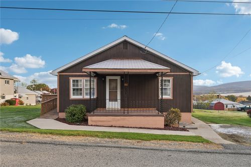 70 Poplar St, Blairsville, PA, 15717-4317 | Card Image