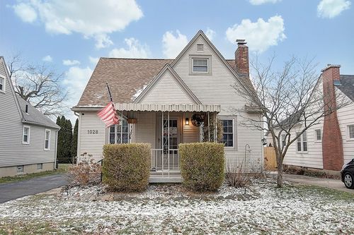 1028 Colwick Dr, Dayton, OH, 45420-2204 | Card Image