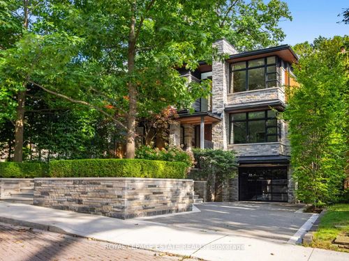 11 Pine Cres, Toronto, ON, M4E1L1 | Card Image