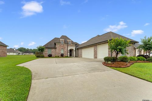 16072 Greenstone Ave, Pride, LA, 70770-2203 | Card Image