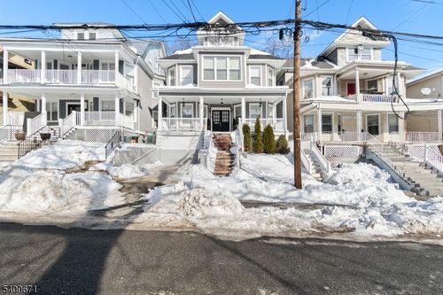 33 Mapes Ave, Newark, NJ, 07112-2556 | Card Image