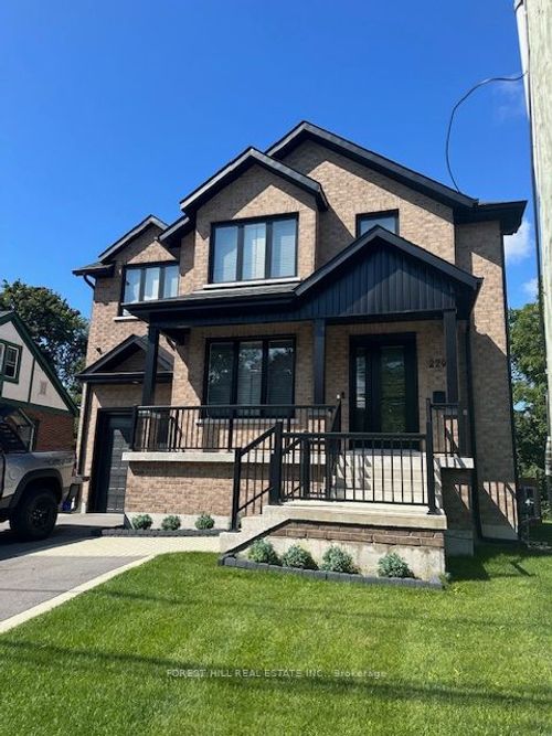 220 Collingwood St, Kingston, ON, K7L3X8 | Card Image