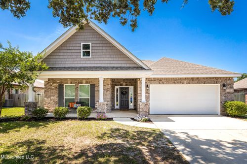 173 Saltmeadow Cir, Ocean Springs, MS, 39564-8938 | Card Image