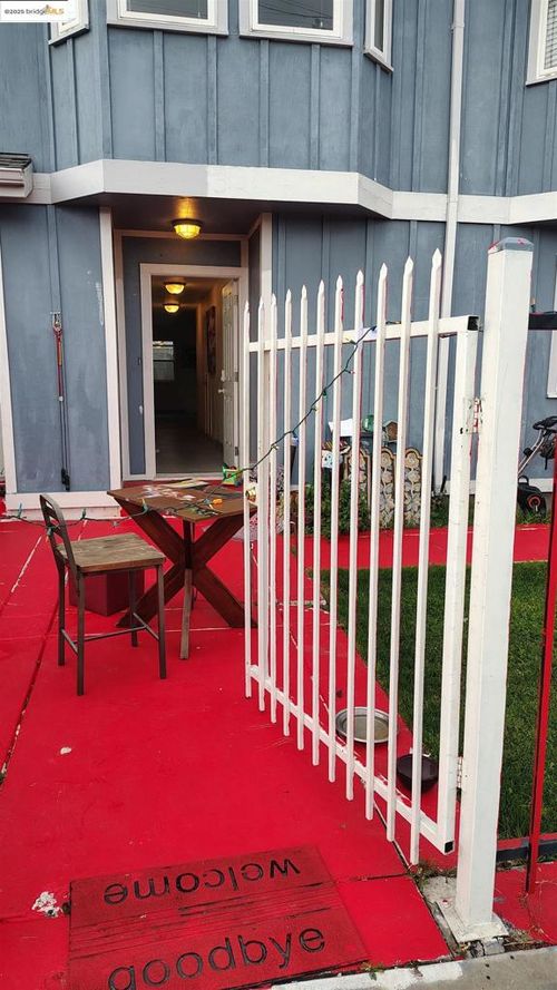 3532 San Leandro St, Oakland, CA, 94601-2929 | Card Image